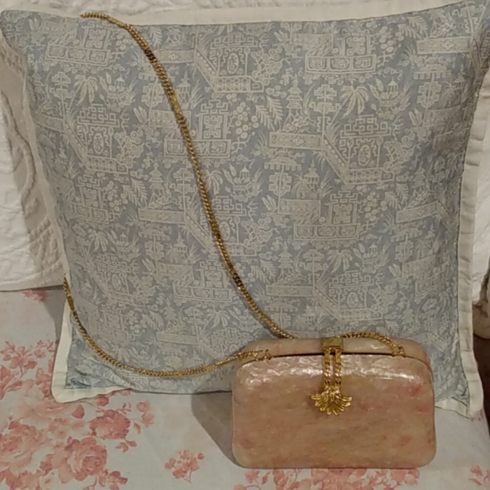 Gorgeous handbag perfect for evening wear or a night around the town.